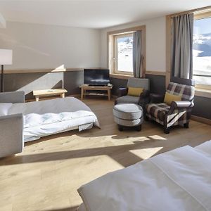 Family Lake View Suite